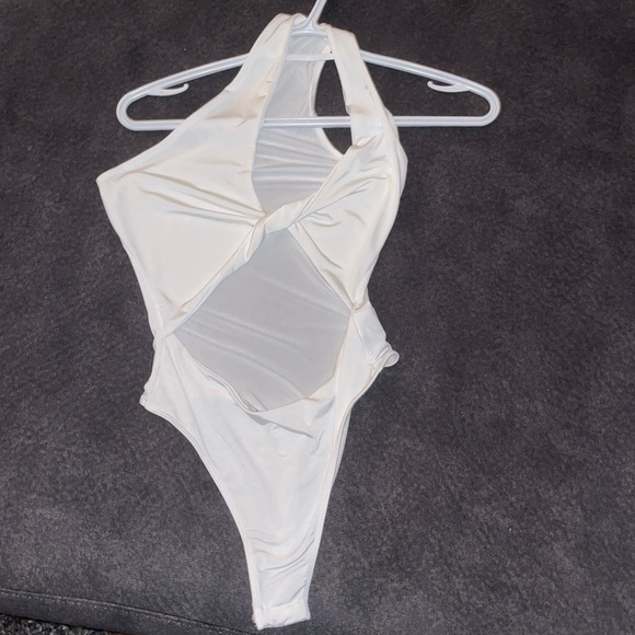 Fashion Nova Tops - Fashion Nova Bodysuit, XS fits like Medium.